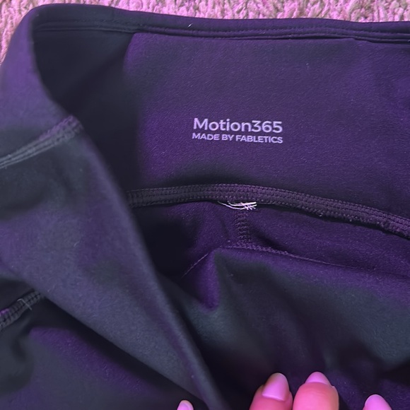 4/$20 Fabletics Black Leggings size Small - Picture 2 of 3